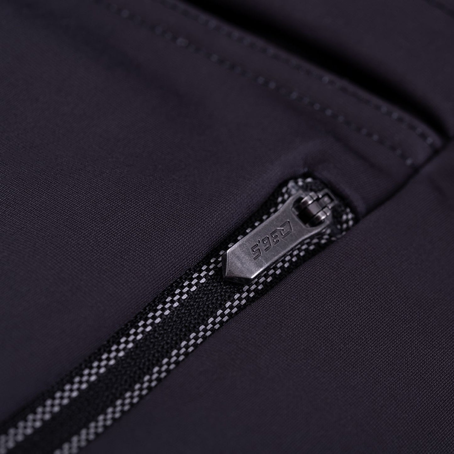 Chaqueta térmica invierno R2 negra LHCC 2023